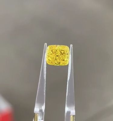 Radiant Laboratuvar Yaratılmış Sarı Elmaslar HPHT Büyümüş 10 Mohs Şık Canlı Sarı VVS2 0.52ct