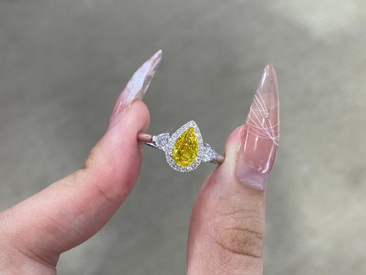1.03ct Fantezi Canlı Sarı Lab Oluşturuldu Pırlanta Yüzük 18k Beyaz Altın