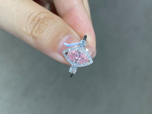 0.95ct Fantezi Açık Pembe Pırlanta Yüzük IGI Sertifikalı 18 Ayar Beyaz Altın VS2 Pırlanta