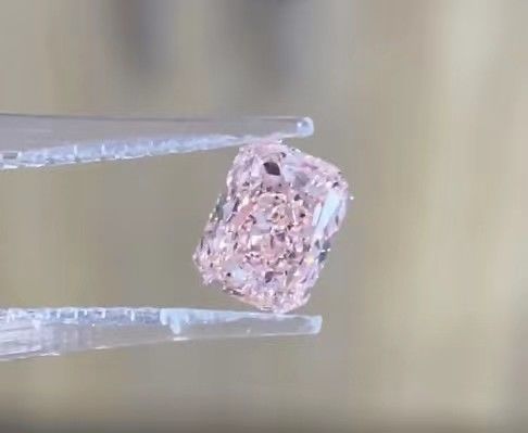 IGI Sertifikalı Laboratuarda Renkli Elmaslar Oluşturuldu Fantezi Yoğun Pembe VS1 Parlak Gevşek Elmas