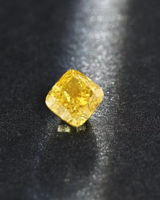 IGI Sertifikası ile Sentetik Gevşek Laboratuvarda Yetiştirilen Sarı Elmas 2.53ct Yastık Kesimi