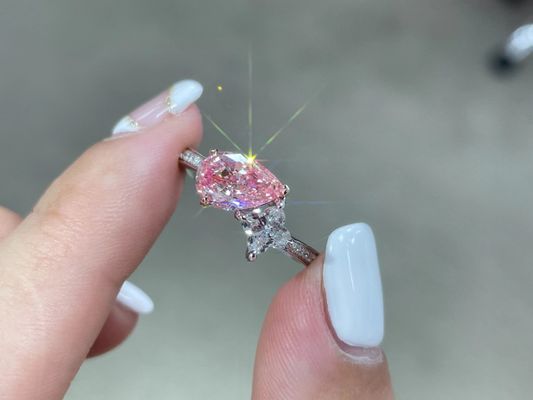 Pink & White Pear 1.5ct Lab yetişkin insan yapımı sentetik elmaslar 18K beyaz altın moda yüzüğüyle