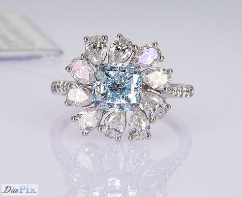3.284ct Yastık Kesim Gökyüzü Mavi CVD Sentetik Elmas Yüzükler Lüks 18K Beyaz Altın Set