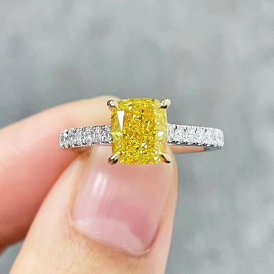 18K Beyaz Altın Laboratuvar Yaratılmış Elmaslar Nişan Yüzüğü 1.05ct Şık Parlak Sarı