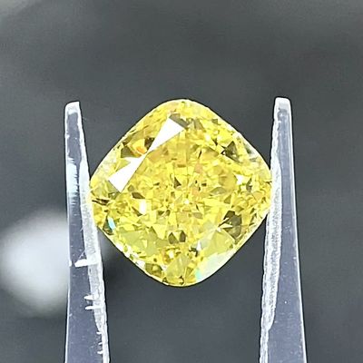 0.55ct Laboratuvar Yaratılmış Sarı Elmaslar Kare Yastık Şekli Şık Canlı Sarı IGI Sertifikalı