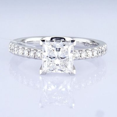 18k 1.5ct+ Prenses Tasarım Yüzüğü Günlük Tarzı Prenses Şekli Beyaz Sentetik Elmas Yüzük