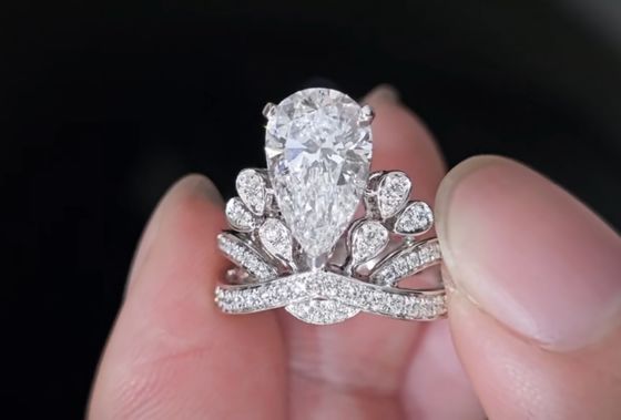 CH özelleştirme laboratuvarı Büyümüş Elmas Yüzükler Pear Crown Elmas Yüzük 18K Nişan Yüzüğü